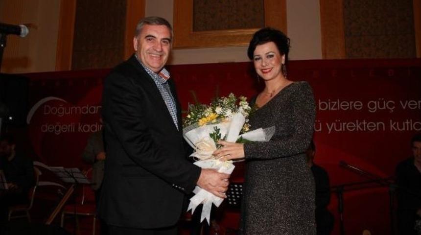 Başkan Zeki To&ccedil;oğlu D&uuml;nya Kadınlar G&uuml;n&uuml;n&uuml; Kutladı
