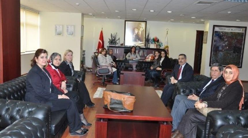 Y&uuml;reğir&rsquo;de Koltuklara Kadınlar Oturdu