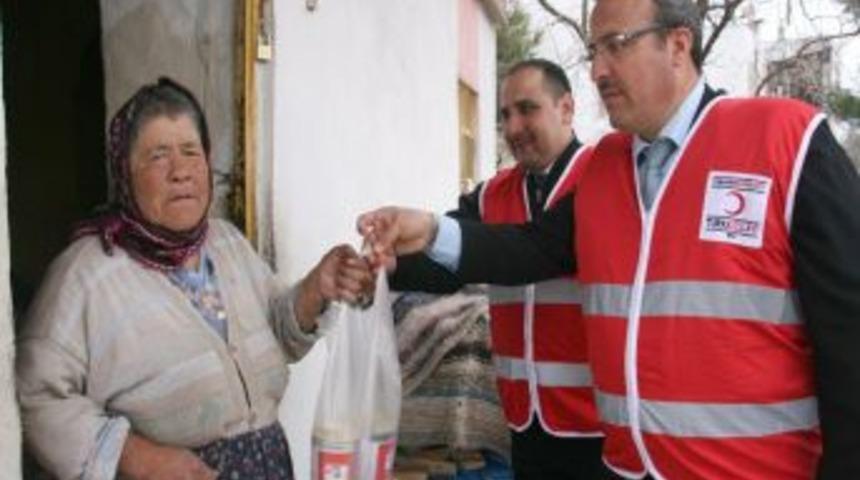 Kızılay G&uuml;lnar Şubesi Kavurma Dağıttı