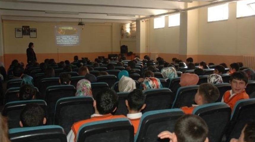 Selendi'de &Ouml;ğrencilere Madde Bağımlılığı Konferansı Verildi