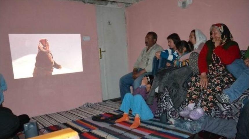 Y&uuml;n Bebek Filmi K&ouml;yl&uuml; Kadınlarla Buluştu