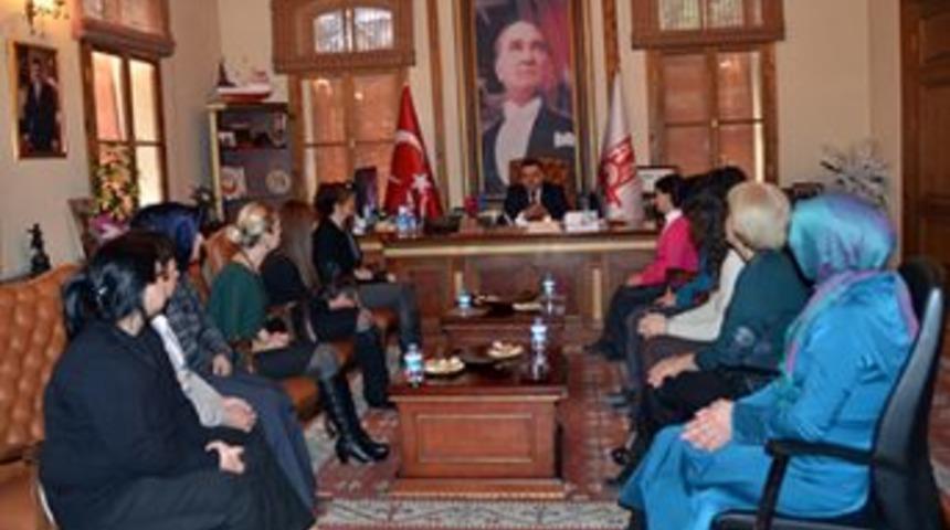 Selim Yağcı,  D&uuml;nya Kadınlar G&uuml;n&uuml; kutladı