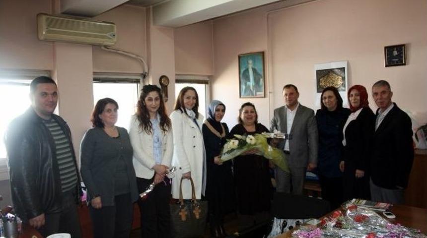 Ak Parti Merkez İl&ccedil;e, Kadınlar G&uuml;n&uuml;&rsquo;n&uuml; Kutladı