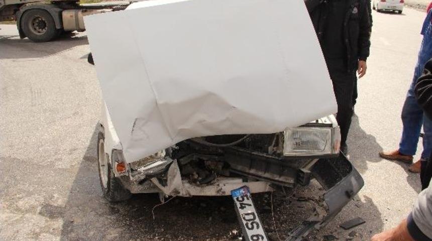 Akyazı Gişelerinde Trafik Kazası: 1 Yaralı