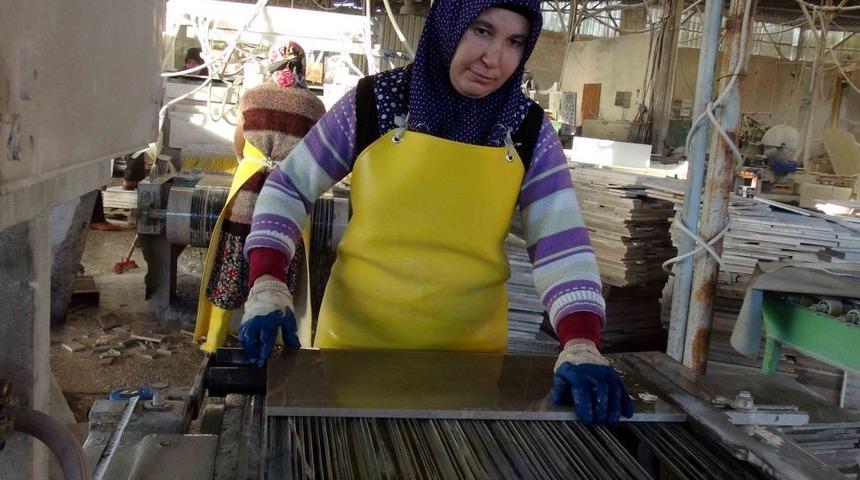 Kadınlar G&uuml;n&uuml;'n&uuml; Mermer Işleyerek Ge&ccedil;irdiler