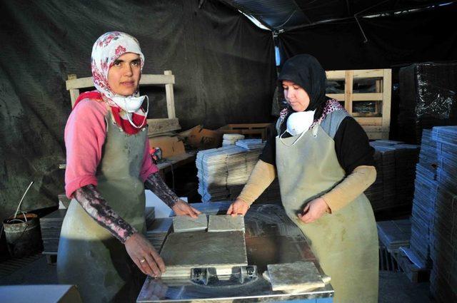 Kadınlar Günü'nü Mermer Işleyerek Geçirdiler