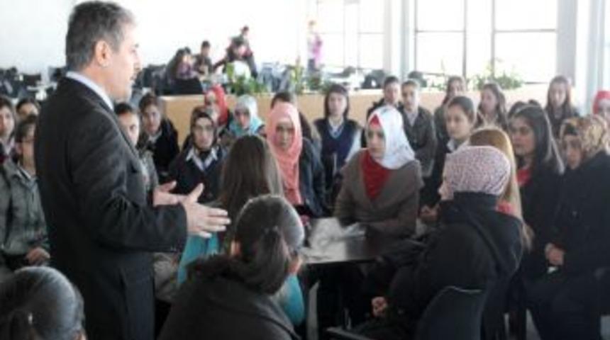 Aİ&Ccedil;&Uuml;'de 'Engelsiz Okul' Konulu Konferans