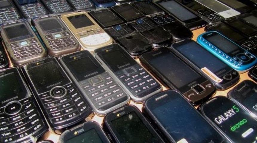 Iğdır'da Ka&ccedil;ak Cep Telefonu Operasyonu
