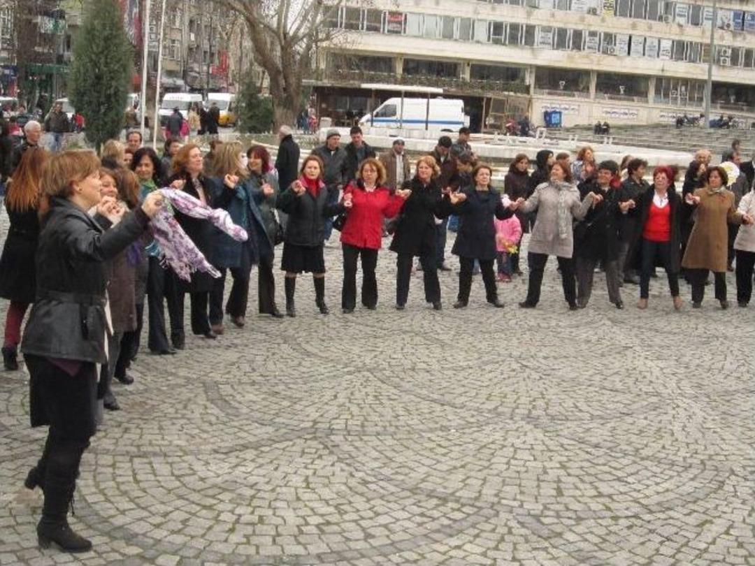 8 Mart D&uuml;nya Kadınlar G&uuml;n&uuml; L&uuml;leburgaz&rsquo;da Kutlandı