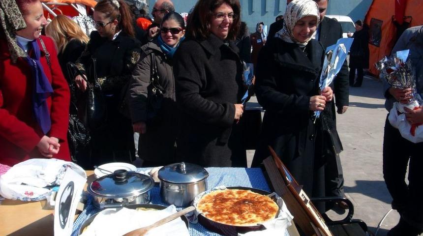 Ardahanlı Kadınlar El Emeklerini Sergiledi