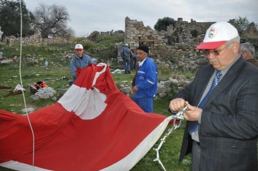 Bayrağı G&ouml;ndere Başkan &Ccedil;ekti
