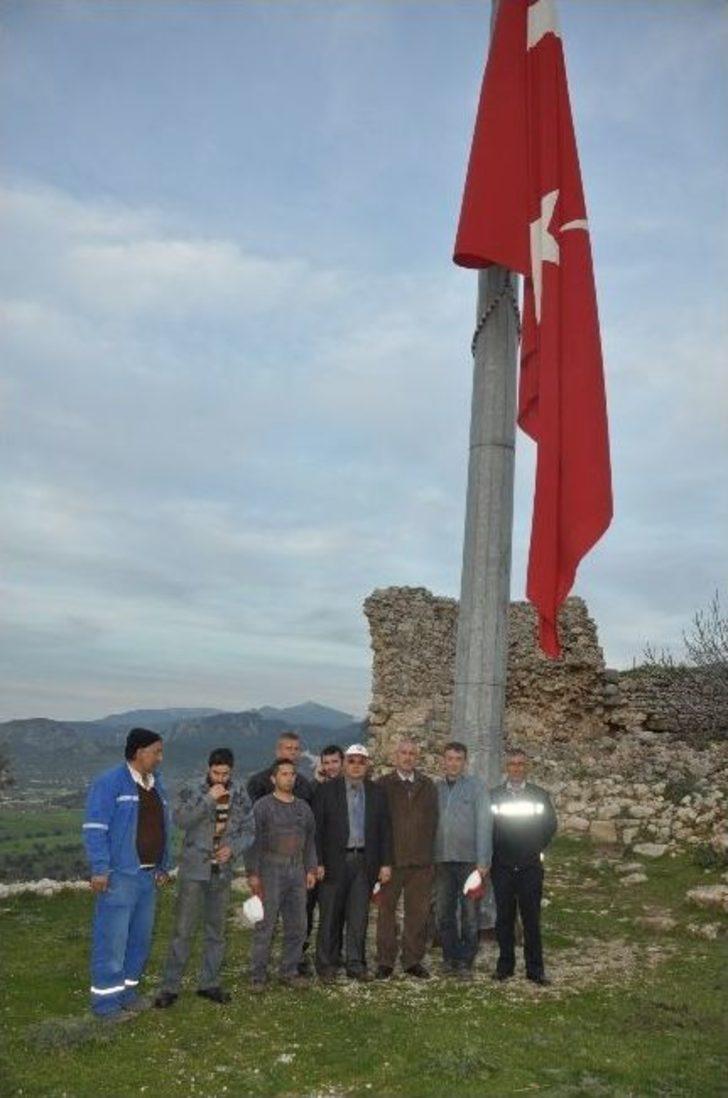 Bayrağı Göndere Başkan Çekti G2