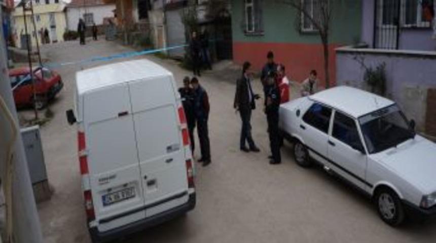 Görevliyi Kelepçeleyip 70 Bin Liralık Sigara Çaldılar