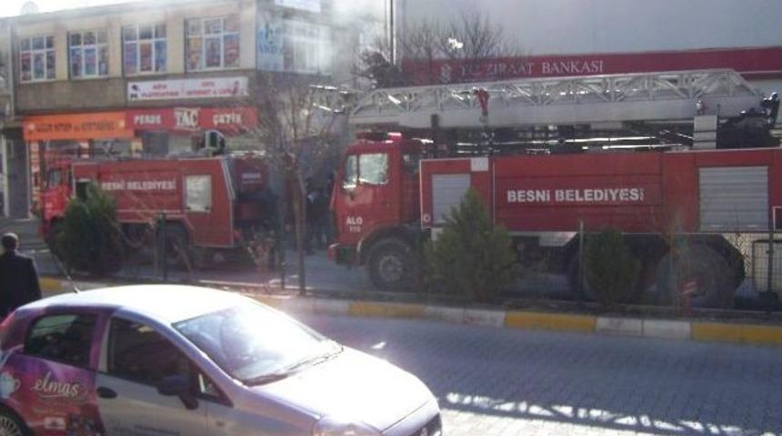 Besni&rsquo;de &Ccedil;ıkan Yangın Korkuttu