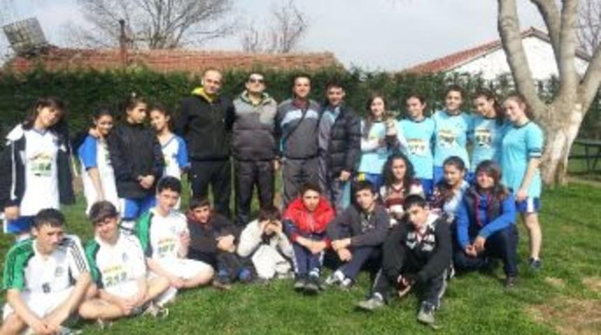 Gemlik Kız Meslek Lisesi Kros&ccedil;uları &Uuml;&ccedil;&uuml;nc&uuml; Oldu