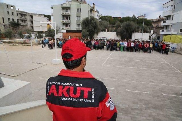 Milas’ta Öğrencilere Deprem Tatbikatı