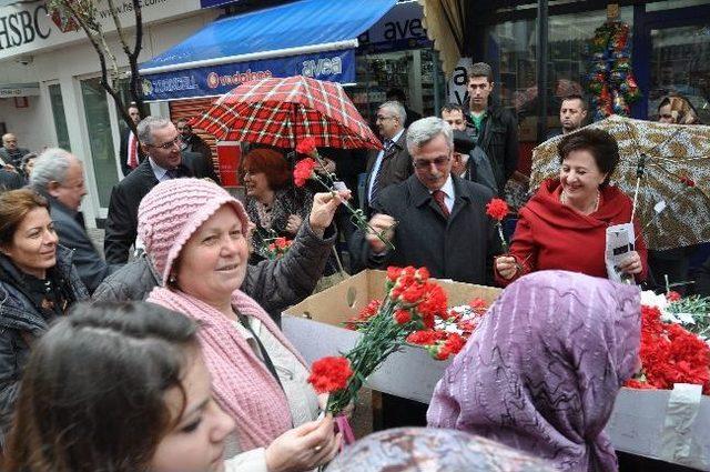 Başkan Çağlayan; Karanfil Dağıttı, “başbakanın 3 Çocuk Konusunu Destekliyorum” Dedi