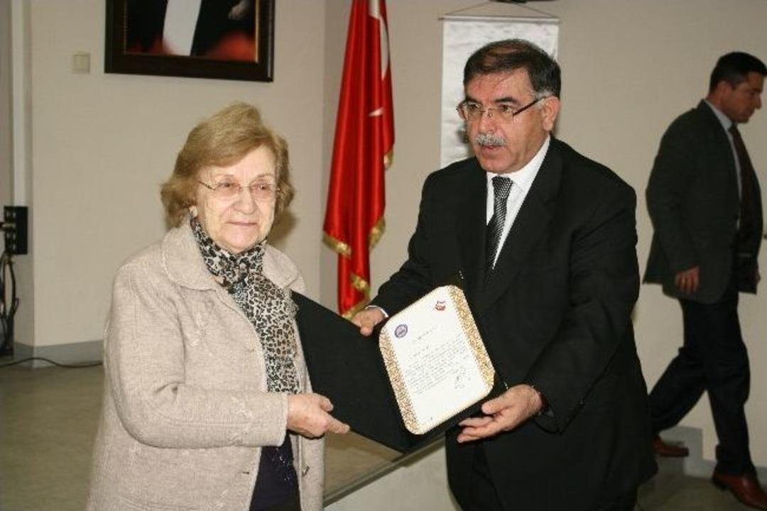 Vali Adnan Yılmaz Kadınlar G&uuml;n&uuml;n&uuml; Unutmadı