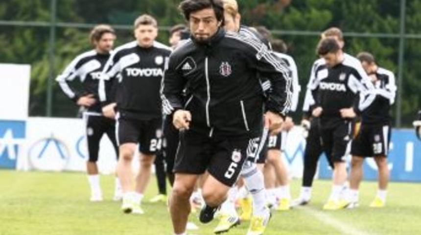 Beşiktaş, &Ouml;nce &Ccedil;alıştı Ardından Da 22 Kişilik Kadro Ile Trabzon'a Gitti