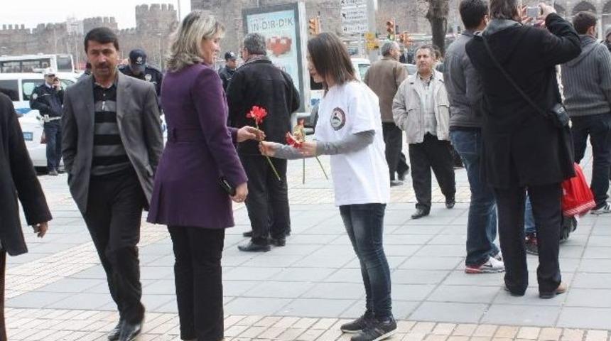 Gen&ccedil; Girişimcilerden 8 Mart Etkinliği
