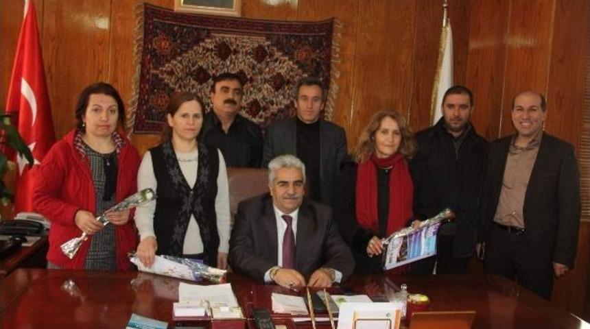 Kesk Şubeler Platformu Kadınlara Gül Dağıttı