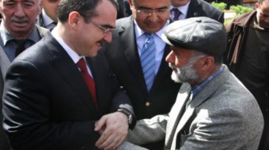 Bakan Ergin, Cuma Namazını Restore Edilen Ulu Cami&rsquo;de Kıldı