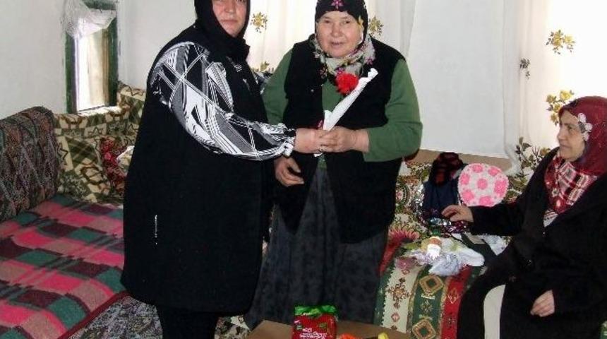 Suşehri Ak Parti Kadın Kolları &ldquo;8 Mart D&uuml;nya Kadınlar G&uuml;n&uuml;&rdquo; Dolayısıyla Eğlence Programı D&uuml;zenledi