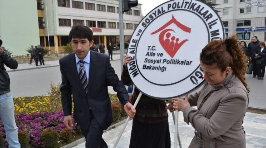 Niğde&rsquo;de Kadınlar G&uuml;n&uuml; Nedeniyel T&ouml;ren D&uuml;zenlendi