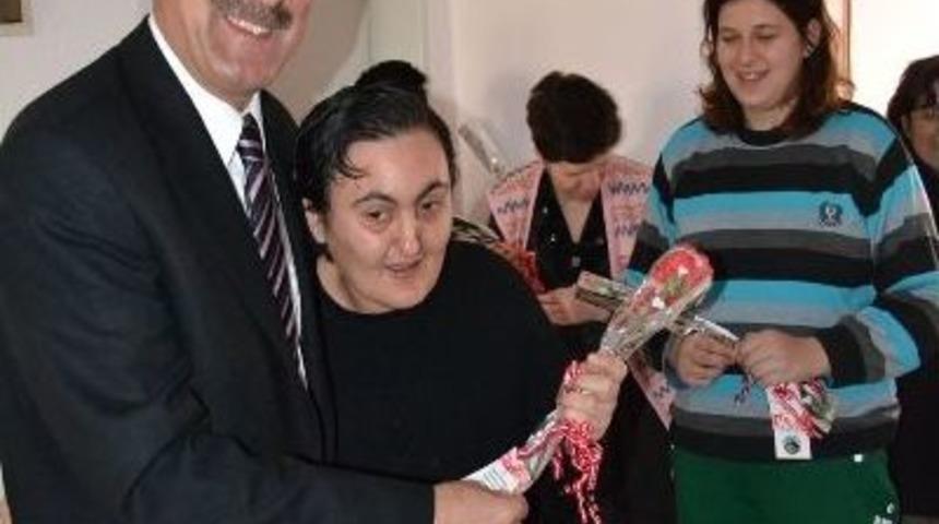 Başkan Aşkın, Rehabilitasyon Merkezini Ziyaret Etti