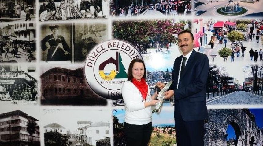 Başkan Bayram, Personelinin Kadınlar G&uuml;n&uuml;n&uuml; Kutladı