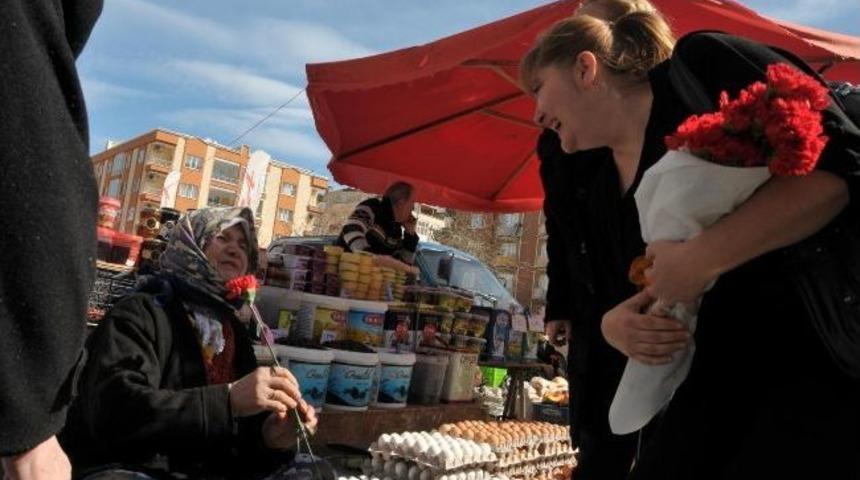 Başkan Burma, Personelin &lsquo;kadınlar G&uuml;n&uuml;&rsquo;n&uuml; Kutladı