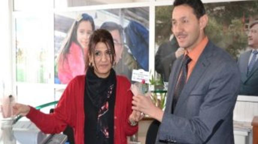 Belediye-iş&rsquo;ten Kadın &Uuml;yelerine &Ccedil;i&ccedil;ek