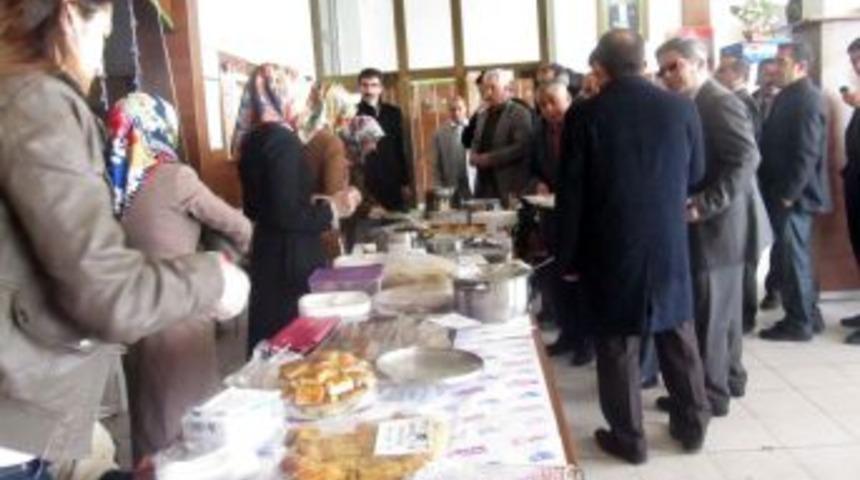 Adilcevaz'da Fakir &Ouml;ğrenciler Yararına Gıda Kermesi
