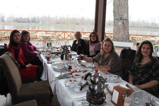 Belediye’den Kadın Personele Kahvaltı