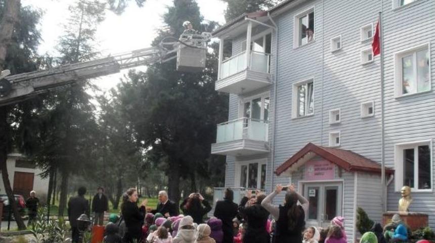 Miniklere Yangın Tatbikatı Eğitimi