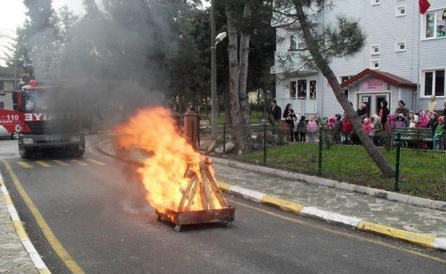 Miniklere Yangın Tatbikatı Eğitimi