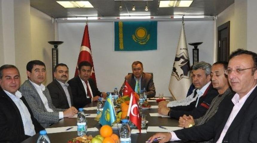 Kazakistan B&uuml;y&uuml;kel&ccedil;isi Alanya'da