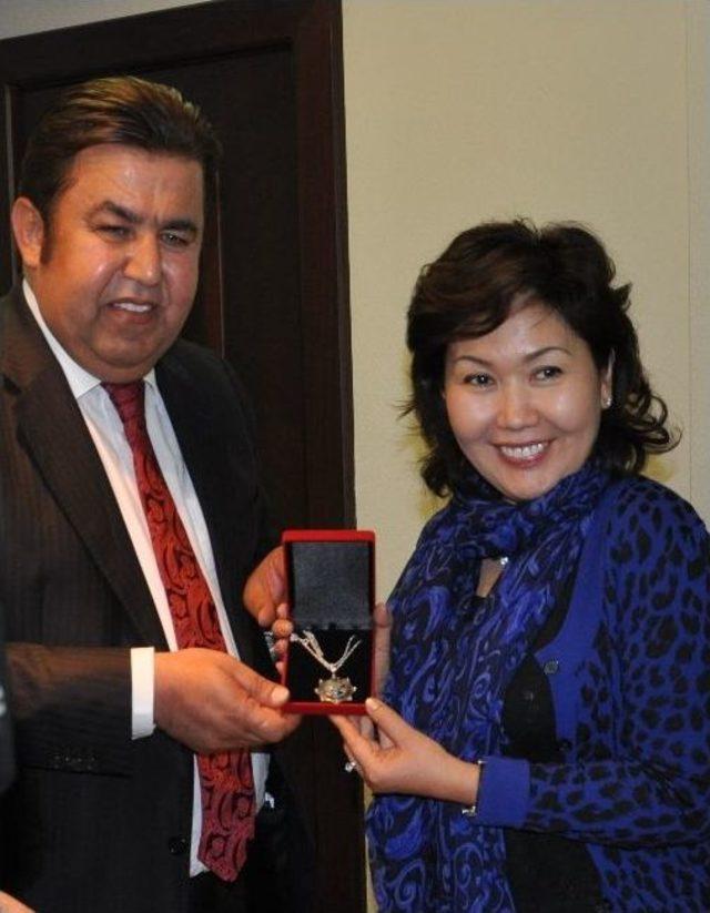 Kazakistan B&uuml;y&uuml;kel&ccedil;isi Alanya da 1