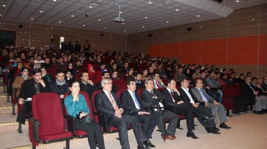 Dicle &Uuml;niversitesi&rsquo;nde Panel