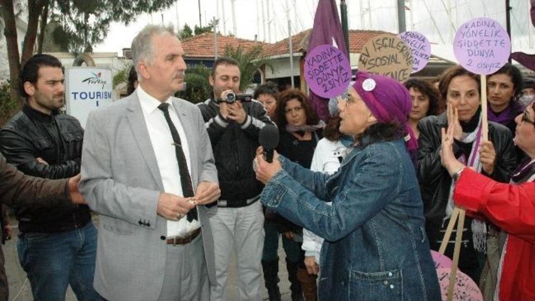 Kadınlar G&uuml;n&uuml;nde Cuma Namazı Gerginliği