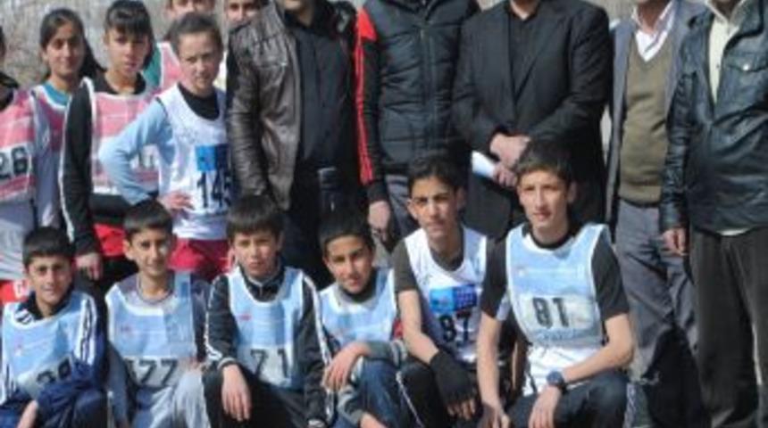 Hakkari'deki Yarışta Sudanlı Şerafettin'e B&uuml;y&uuml;k Ilgi