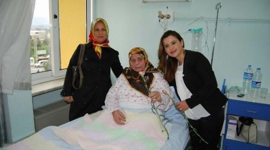 Ak Parti Kadınlar G&uuml;n&uuml;&rsquo;nde Hastaları Ziyaret Etti