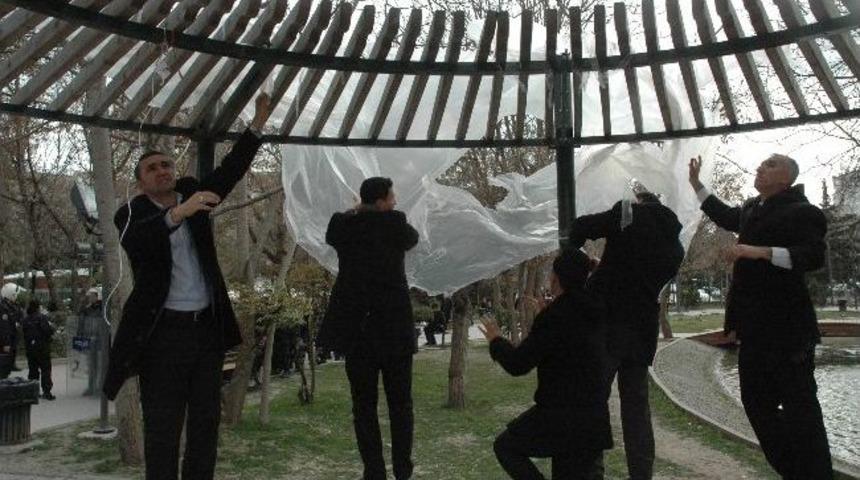 Ankara'da Eylem Yapan Gruba Polis Müdahale Etti