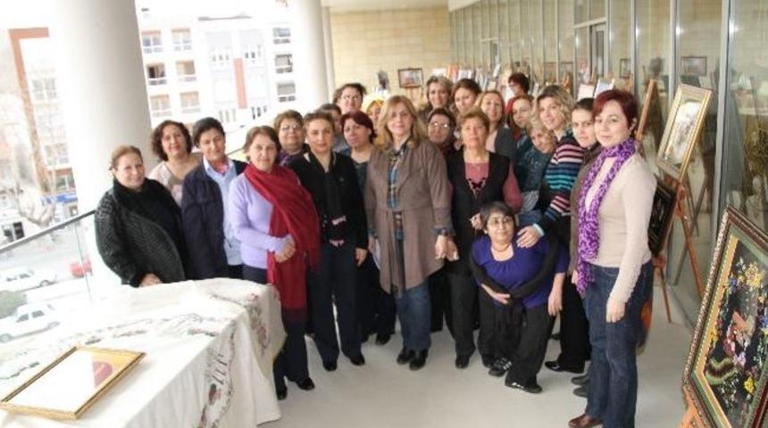 Kadın Sanat&ccedil;ılardan, D&uuml;nya Kadınlar G&uuml;n&uuml;'ne &Ouml;zel Sergi