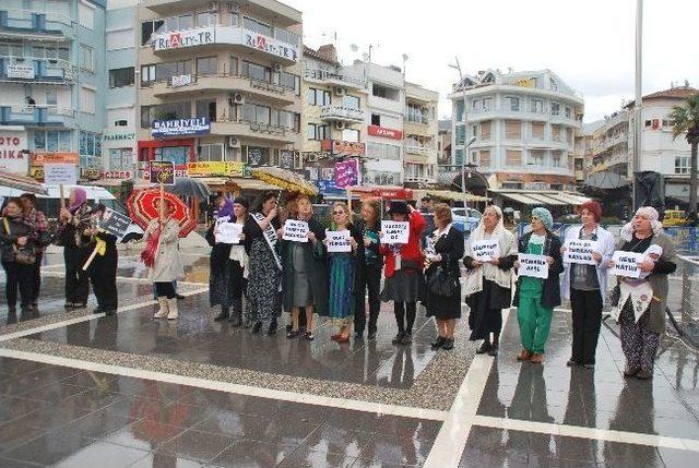 Marmaris'te Kadınlar Günü Yürüyüşü