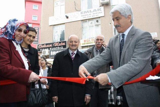 Lise Öğrencilerinden 8 Mart Resim Sergisi