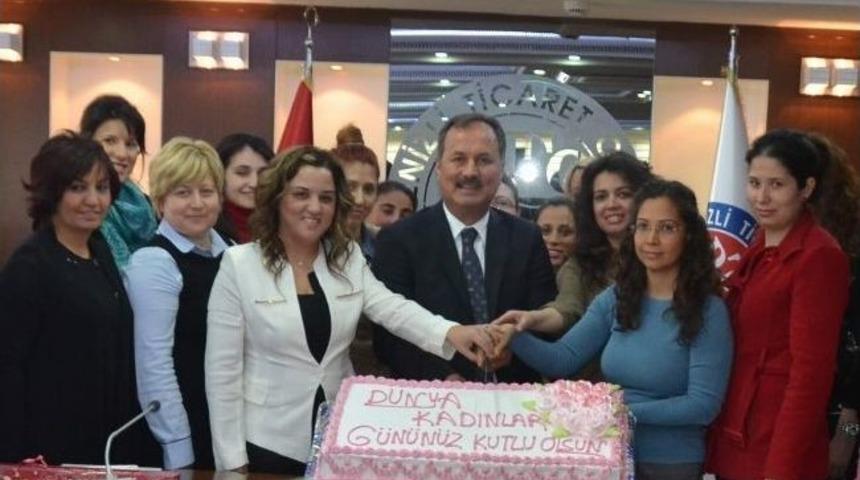 &Ouml;zer&rsquo;den Kadın &Ccedil;alışanlara Jest