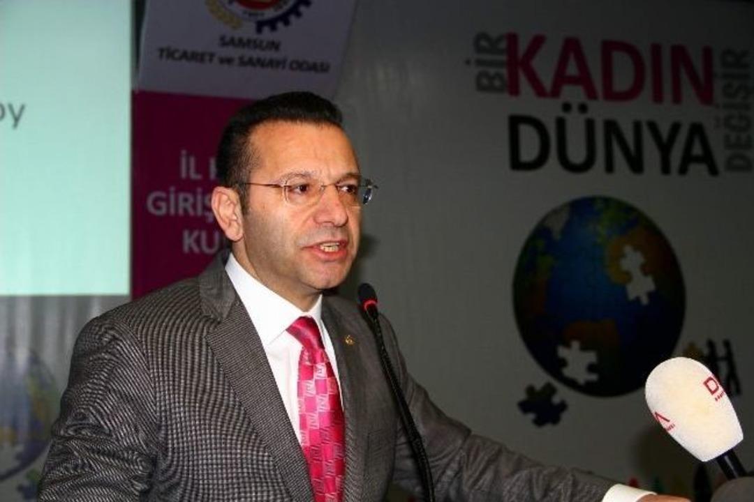 Bir Kadın Değişir, D&uuml;nya Değişir