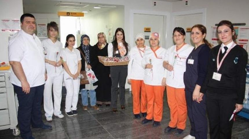 Medical Park Kadınlar G&uuml;n&uuml;&rsquo;n&uuml; Kutladı