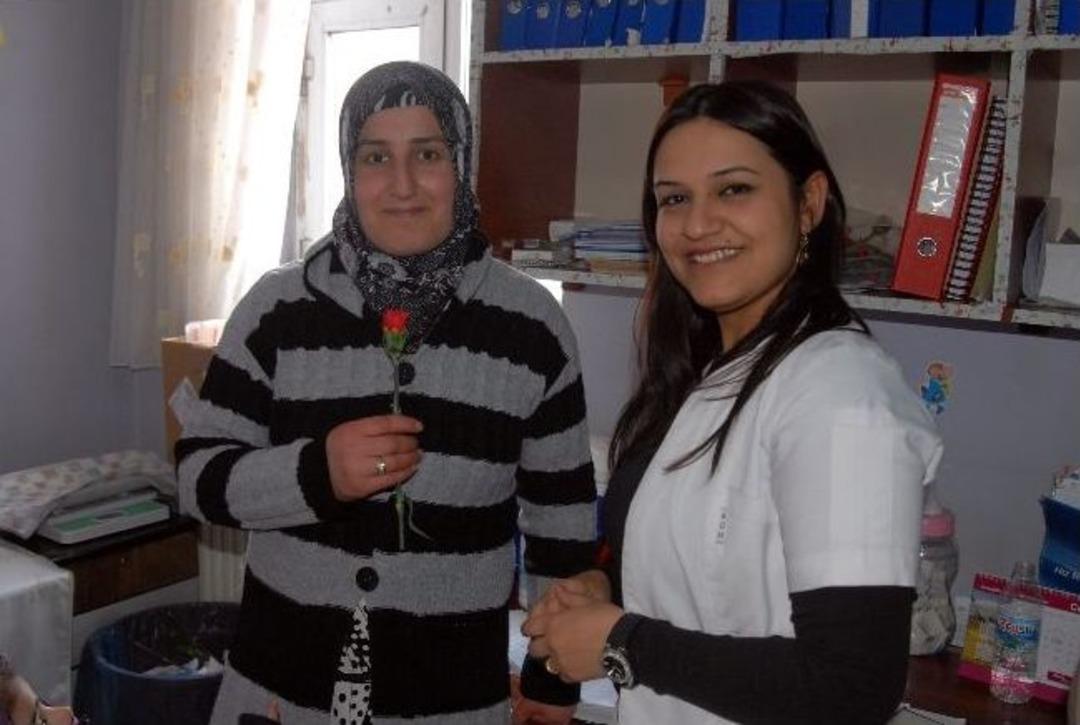 8 Mart&rsquo;ta Aykut Ailesi Unutulmadı